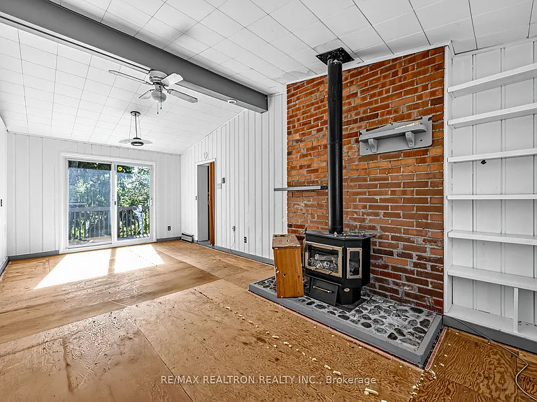 310 East Ave E — Photo 14