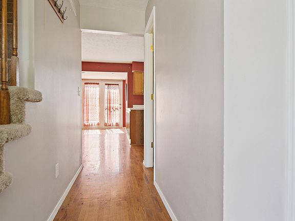 4th image of 307 Clover Ct