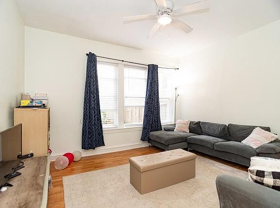3rd image of 850 W Agatite Ave APT 3
