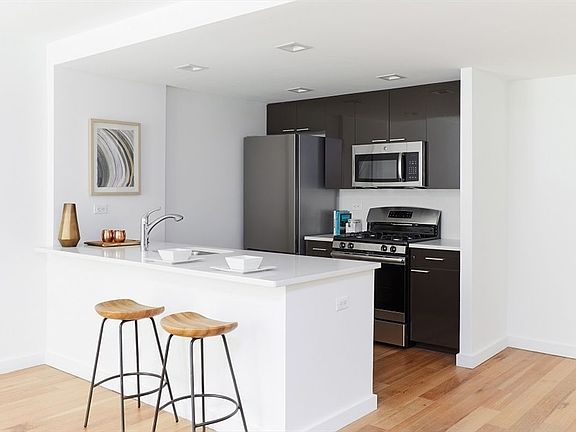 4th image of 4121 24th St APT 8B