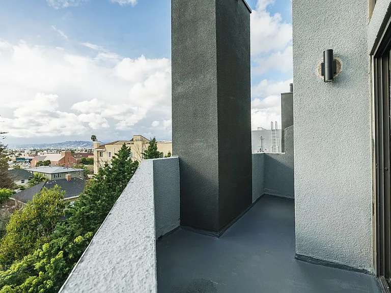 315 Virgil — Photo 17