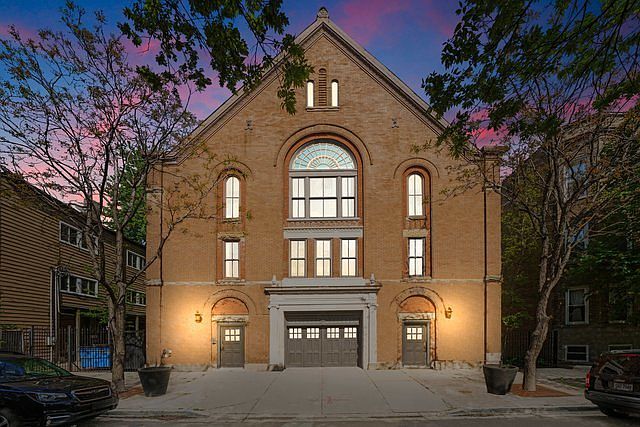 1st image of 1547 N Leavitt St APT 3N