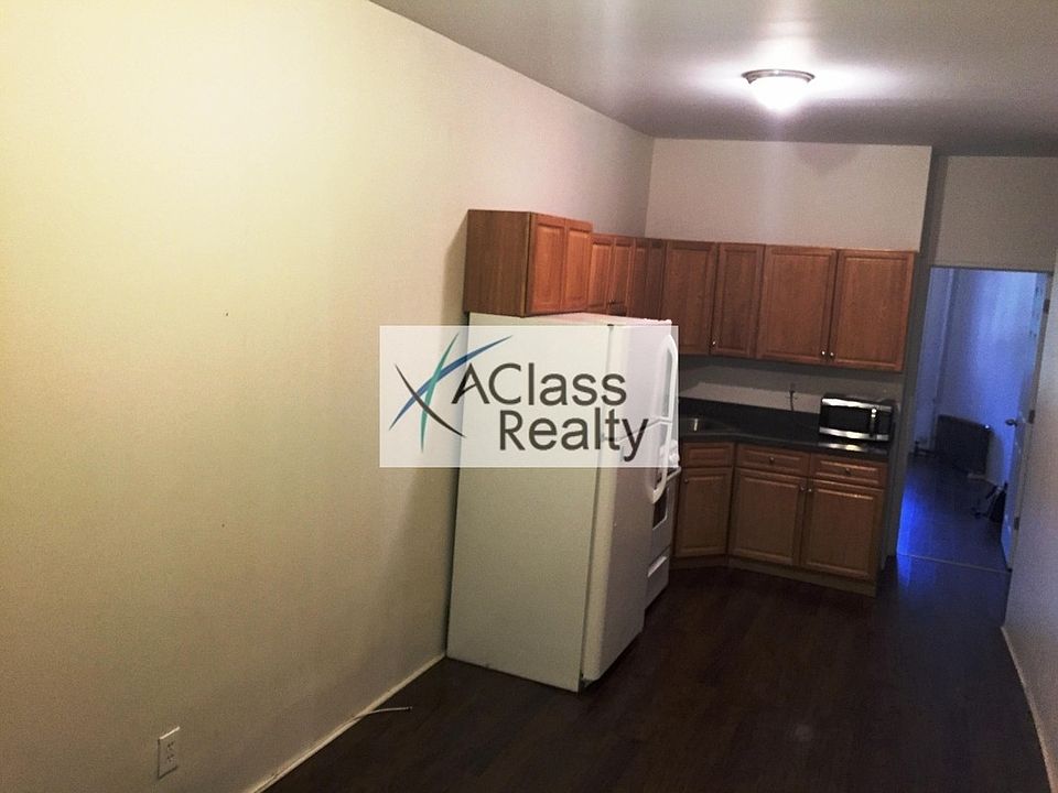 1st image of 11-20 47th Ave #2L