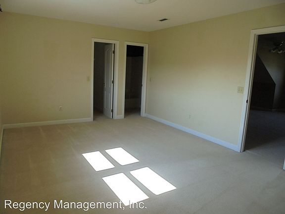 3rd image of 507 Briarwood Dr APT 4D