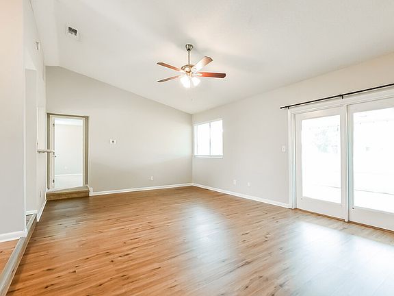 4th image of 1533 Colony Ave