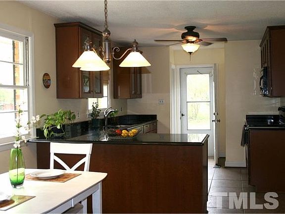 3rd image of 1314 Meadow Ln