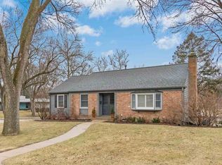 1925 Ridgeway Dr, Iowa City, IA 52245