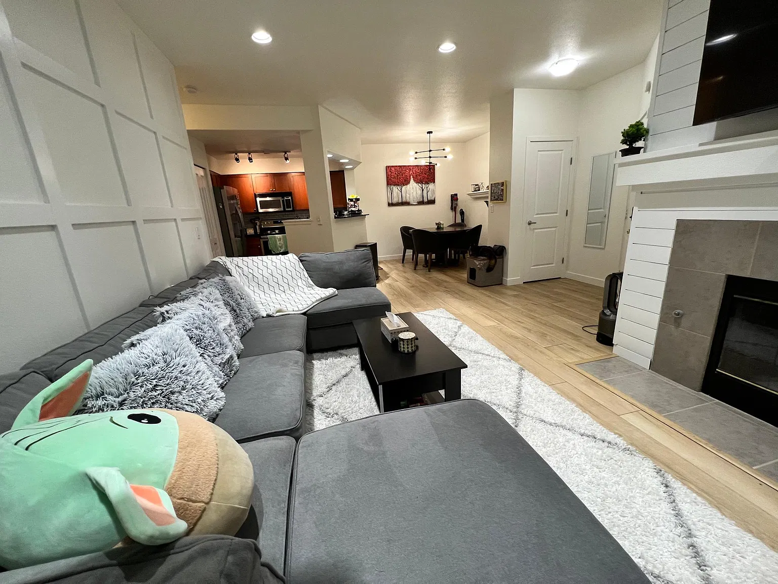 3 bed, 1199 sqft, $2,995 — Photo 4