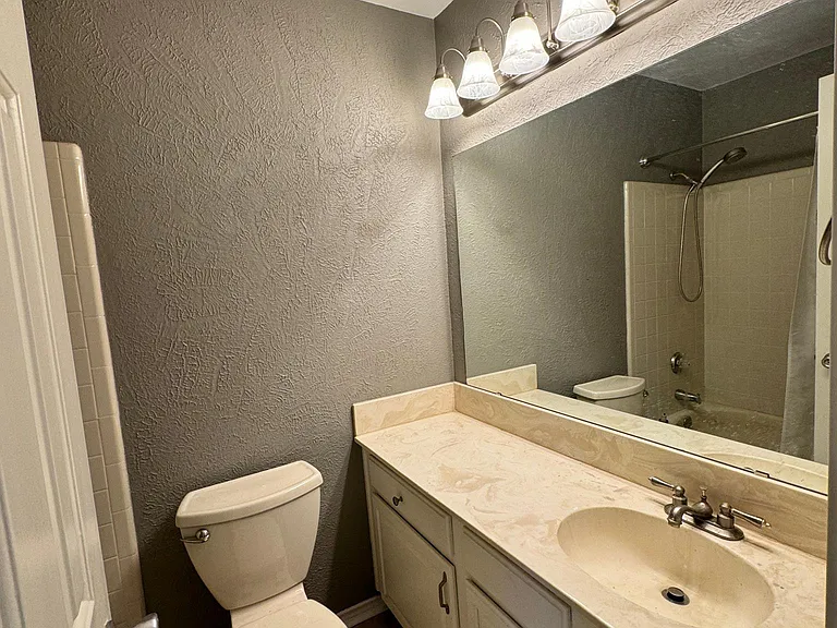 1508 Villars St — Photo 15