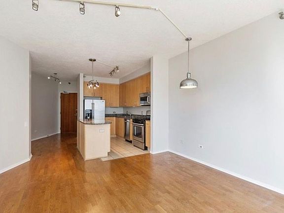 4th image of 600 N Kingsbury St APT 806