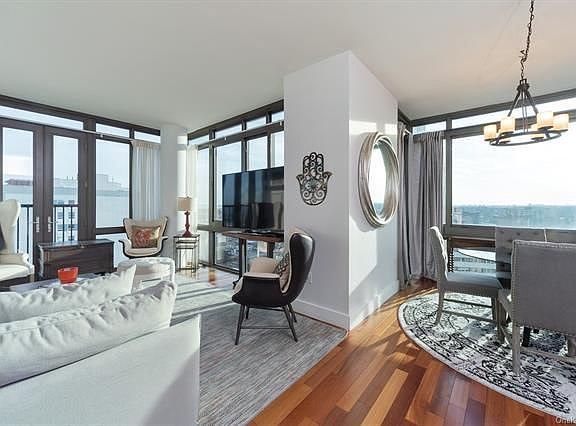 2nd image of 175 Huguenot St Unit 1506