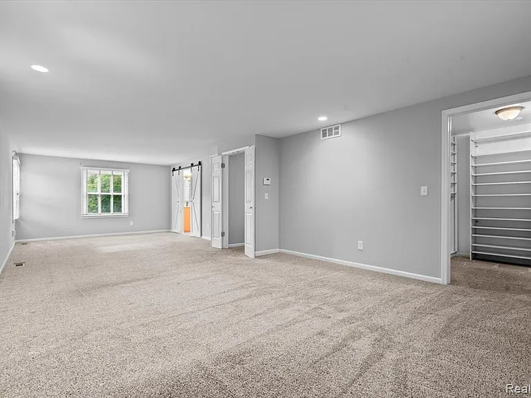 5476 Van Ness Dr — Photo 25