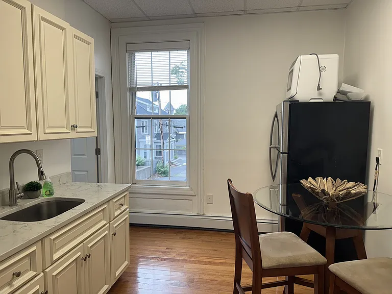 Cedar St — Photo 14