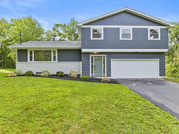 270 Farmview Dr, Macedon, NY 14502