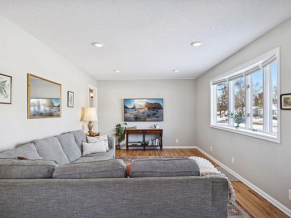 3rd image of 3401 Aquila Ave S