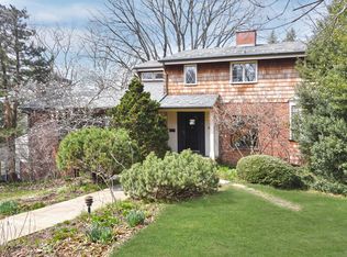 33 Beacon Hill Rd, Port Washington, NY 11050
