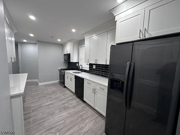 109 Arlington Blvd — Photo 5