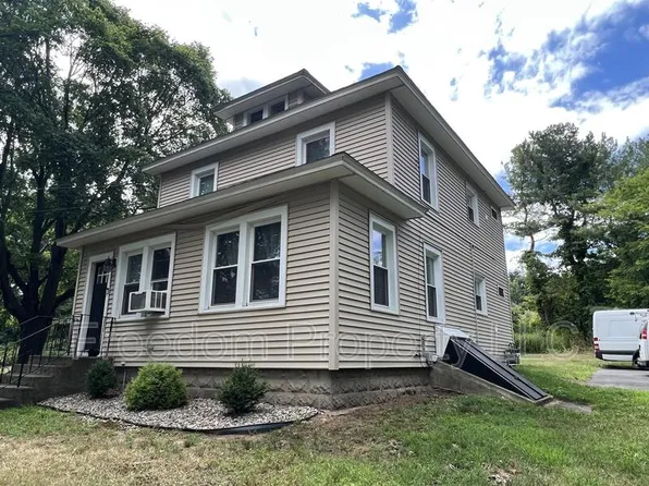 18 Canal St, Plantsville, CT 06479