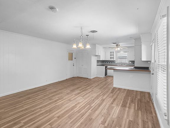 4th image of 3171 Margaret St