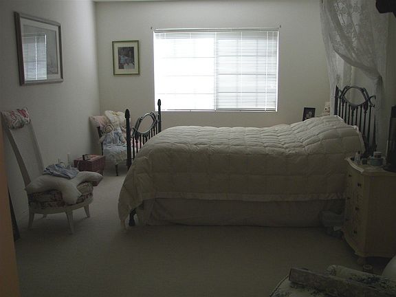 5th image of 682 Barbary Coast Ave