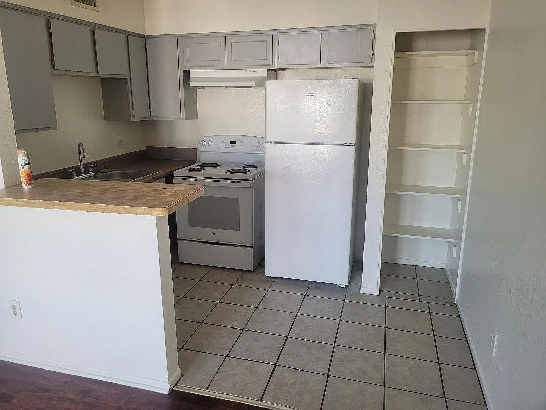 2 bed, 800 sqft, $1,099 — Photo 3