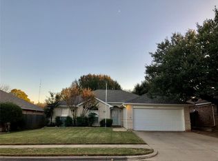 4208 Highgrove Dr, Arlington, TX 76001