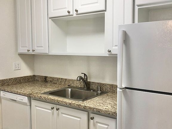 5th image of 2809 H St APT 13