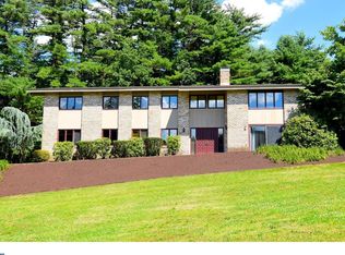 137 Meadow Glen Ln, Reading, PA 19607