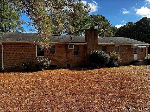 3rd image of 318 Old Matthews Ln