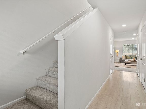 3rd image of 7933 22nd Avenue SE