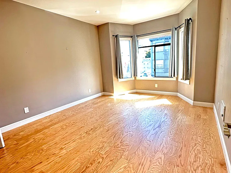 1645 Hyde St #3 — Photo 4