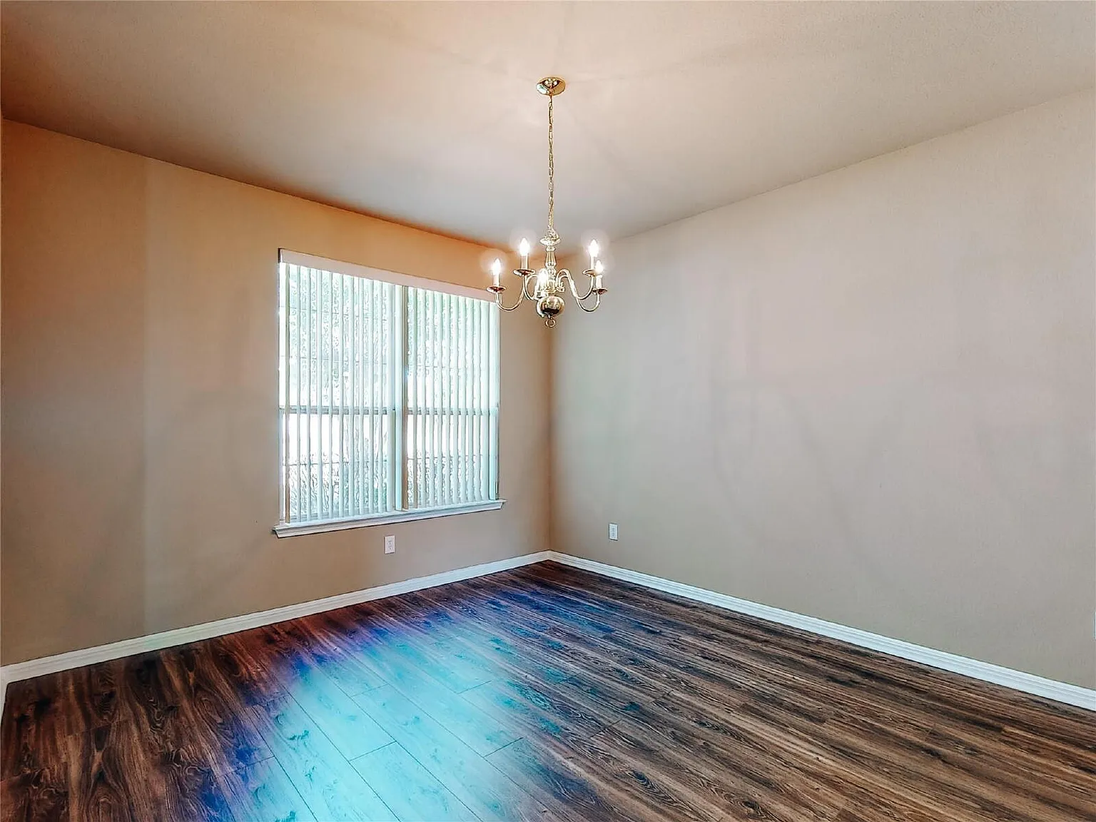 4 bed, 2.5 bath, 2659 sqft, $2,400 — Photo 3