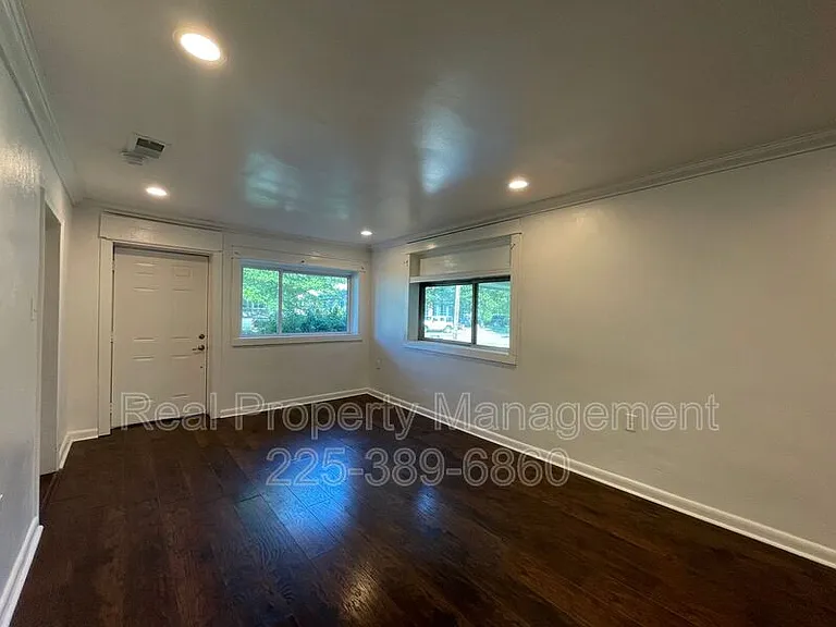9642 Lewis St — Photo 5