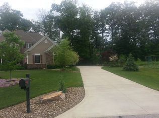 225 Hawks Nest Dr, Aurora, OH 44202