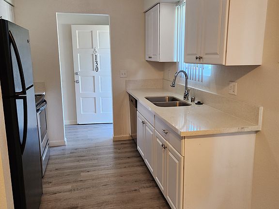 3rd image of 3025 E Gettysburg Ave #76acf85eb