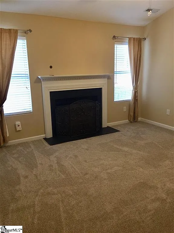 3 bed, 1629 sqft, $1,900 — Photo 2