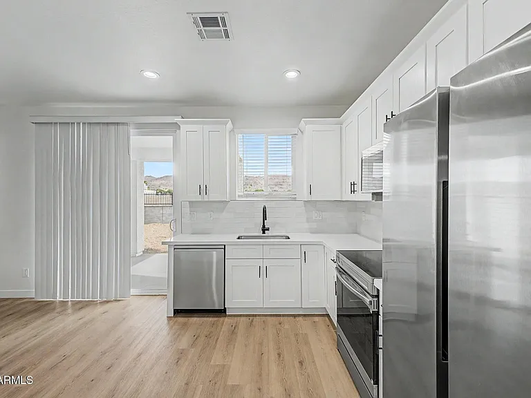 141 W Latona Rd — Photo 20