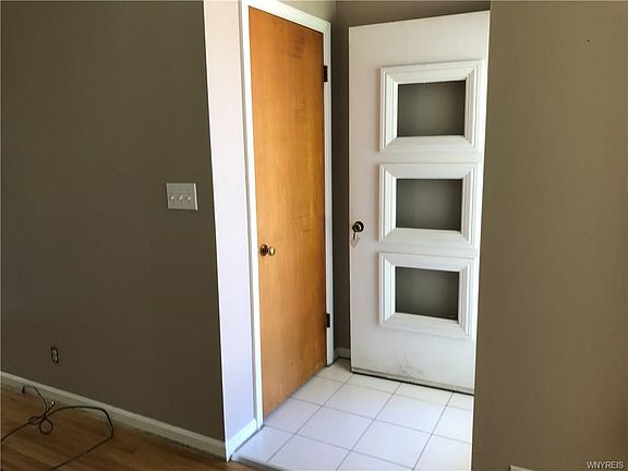 5th image of 900 Woodstock Ave