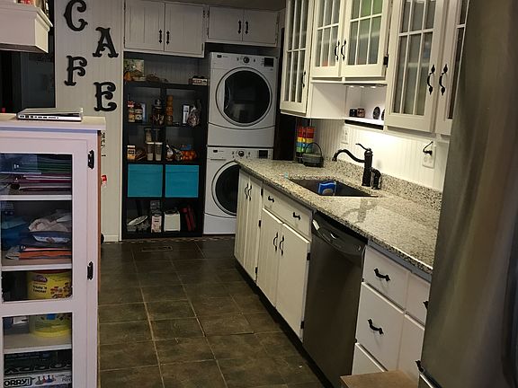 5th image of 806 N Manzanita Dr