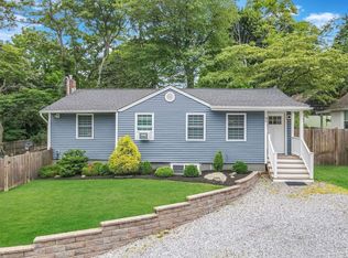 92 Cherry Rd, Rocky Point, NY 11778