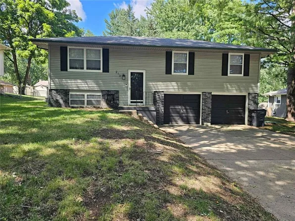 213 SW Palo Dr, Blue Springs, MO 64014