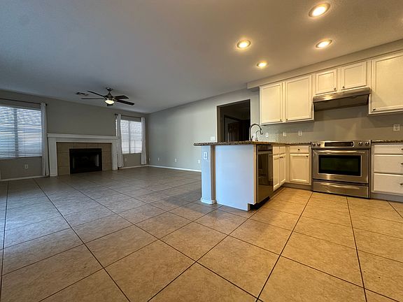 5th image of 2469 S Walnut Dr
