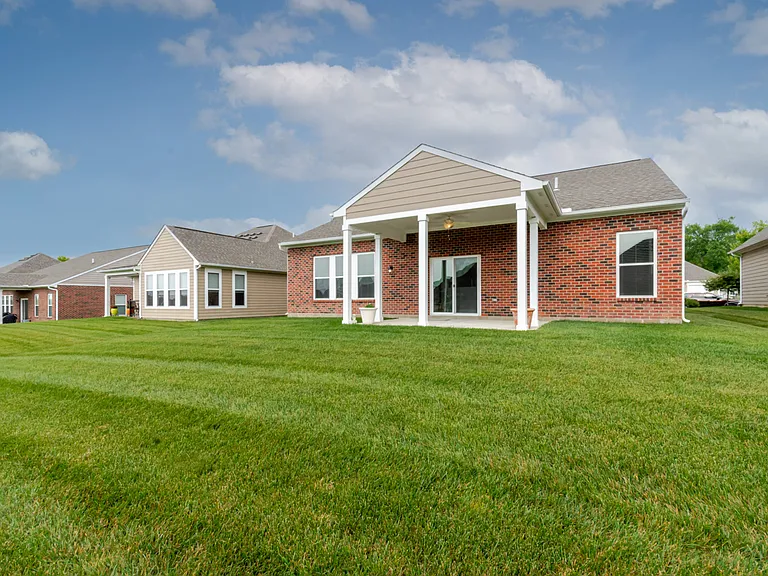 476 Carrick Dr — Photo 34