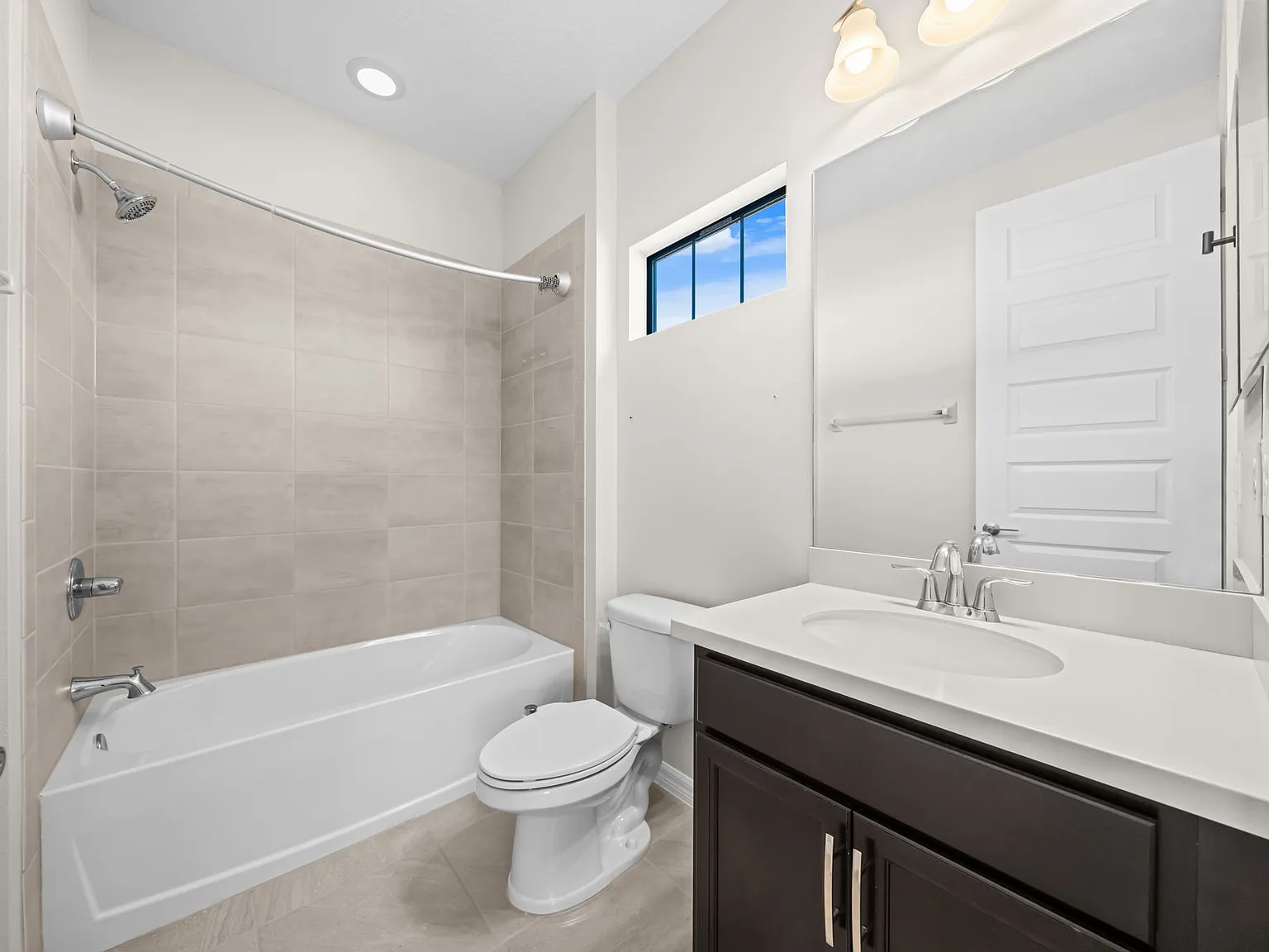 4 bed, 3.5 bath, 2517 sqft, $3,800 — Photo 4