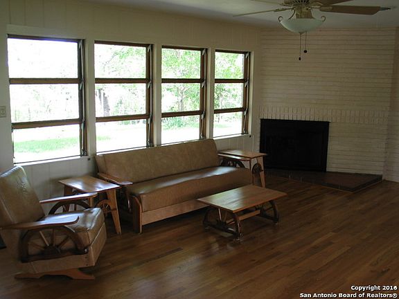 3rd image of 265 Lazy Oak Dr