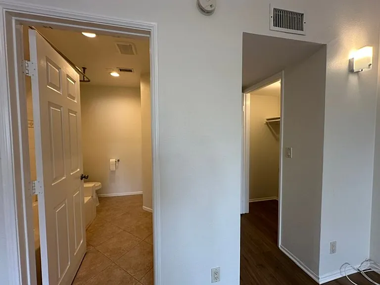 22865 Del Valle St #6 — Photo 21