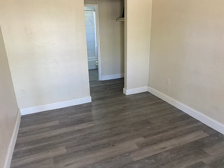1450 NW 1st Ave #9 — Photo 3