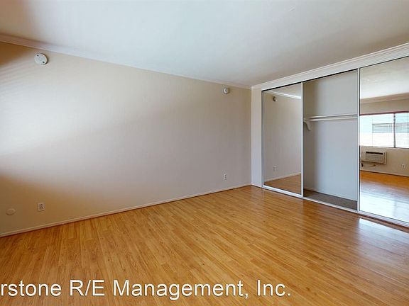 5th image of 10921 Bloomfield St APT 2