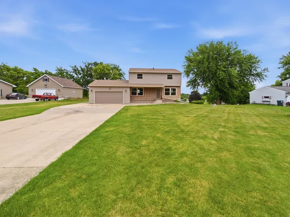 720 Campbell Ct SW, Pine Island, MN 55963