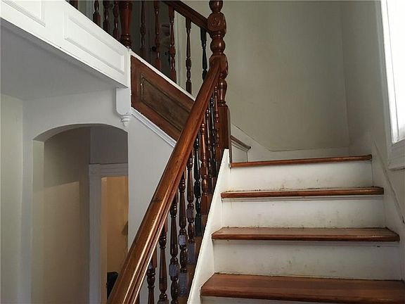 5th image of 80 Anthony Ave